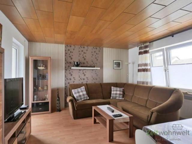 EF1258_M Kassel Stadt: Philippinenhof/Warteberg, ruhige möblierte Wohnung mit Holzvertäfelung und Balkon
