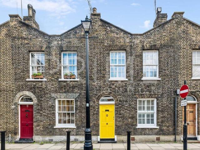 EF International Language Center, 74 Roupell Street, London, SE1 8SS, United Kingdom | 3 bed townhouse for rent #133222493 | Rentberry