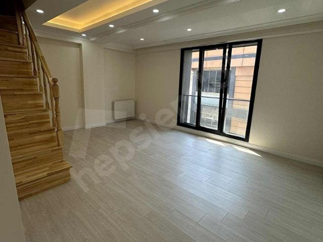 EFOR ÇOKTAN BAĞCILAR DA KÖŞE BAŞI ÖNÜ AÇIK FERAH DUBLEX DAİRE