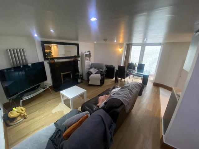 EFE House, Highbury Grove 3 bed flat to rent £3,600 pcm £831 pw