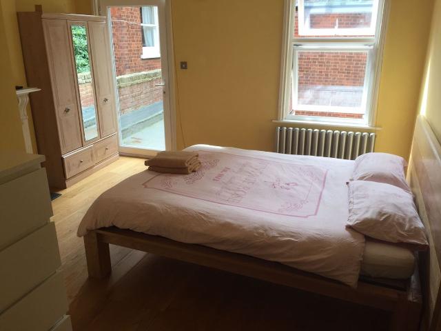 Efe House, Highbury Grove N5, 3 bed flat to rent, £3,900 pcm | PrimeLocation