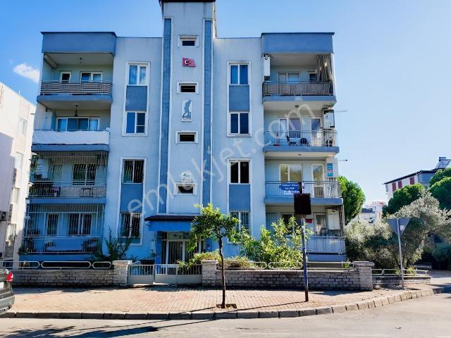 Efekent Evleri Ana Cadde Üzerinde Köşe Konum