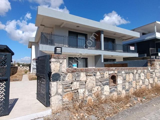 Efeler De 250m Karede Merkezde Bitisik Mustakil Villa+ayrı Mutfak+altkata Oda Var