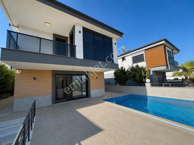 Efeler Mahallesi’nde Tam Müstakil, Özel Havuzlu 3+1 Villa | Ayrı Mutfak