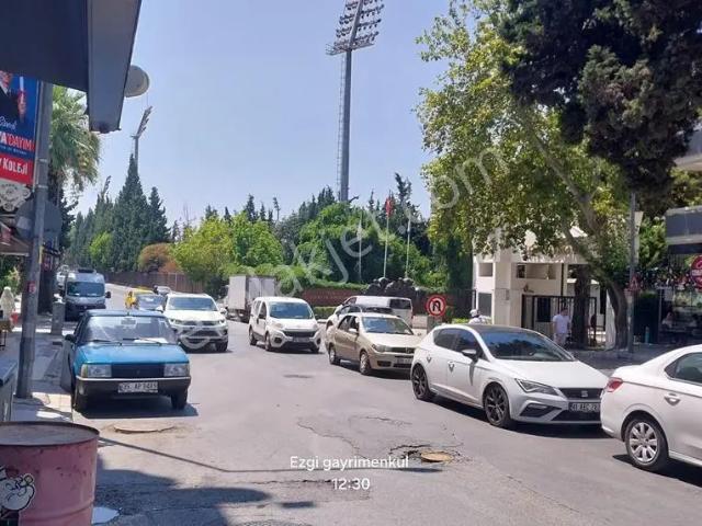 Efeler Mahallesi'nde Satılık Ferah 3+1 Köşe Daire Buca Tıp Karşısı