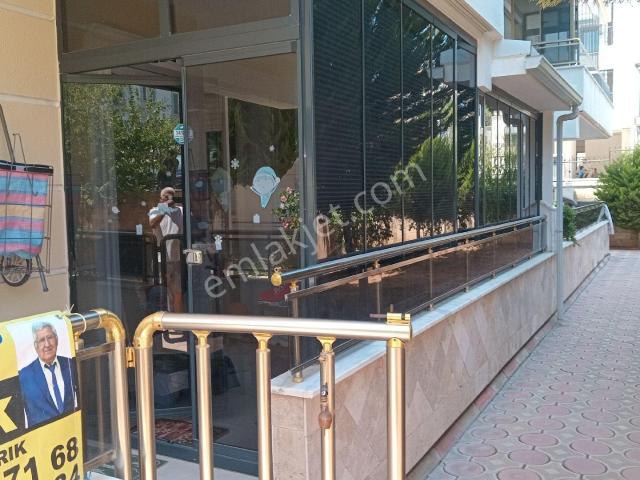 Efeler'de 2+1 Havuzlu Sitede Giriş Kat Daire