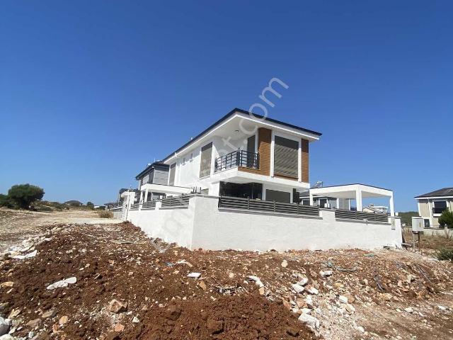 Efeler'de 3+1 Ayrı Mutfak Müstakil Villa
