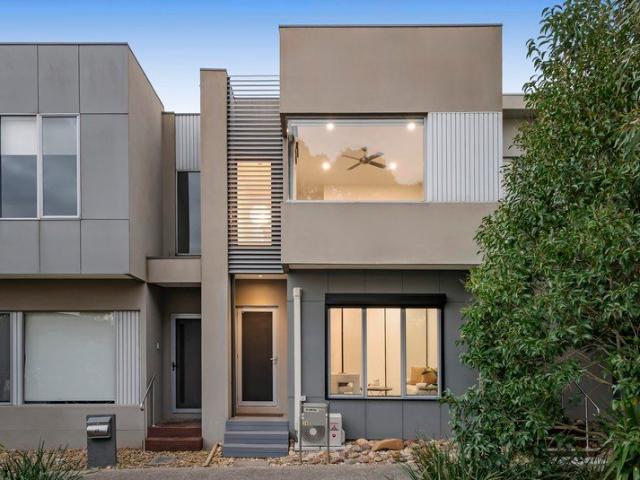 Effortless Modern Living in a Sought After Caroline Springs Location