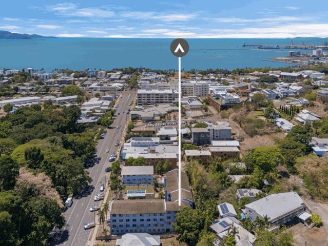 Effortless North Ward Living in a Prime Lifestyle Location