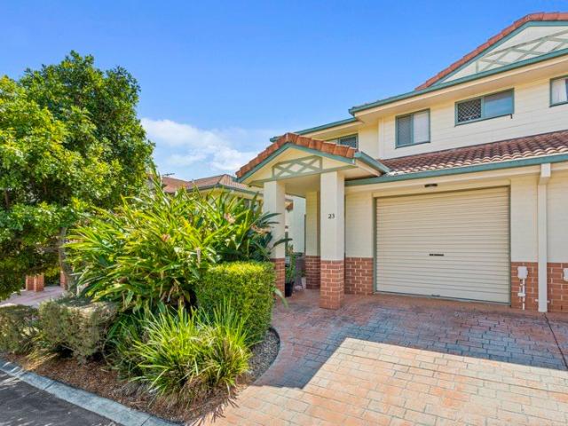 Effortless Bayside Living in a Secure Ormiston Complex