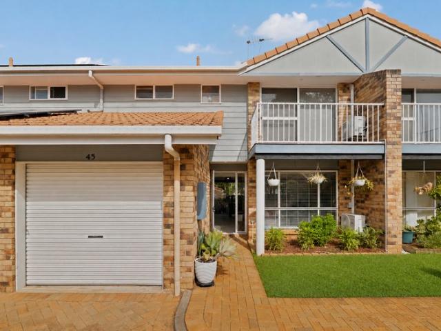 EFFORTLESS BAYSIDE LIVING & PERFECTLY POSITIONED IN A SECURE GATED COMPLEX
