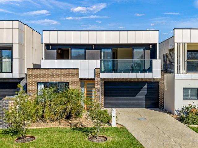 Effortless Beachside Living Close to Marina and Foreshore