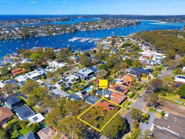 Effortless Coastal Family Living Located for Lifestyle