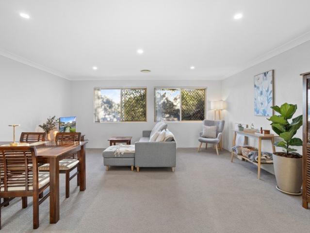 Effortless Coastal Living on the Redcliffe Waterfront