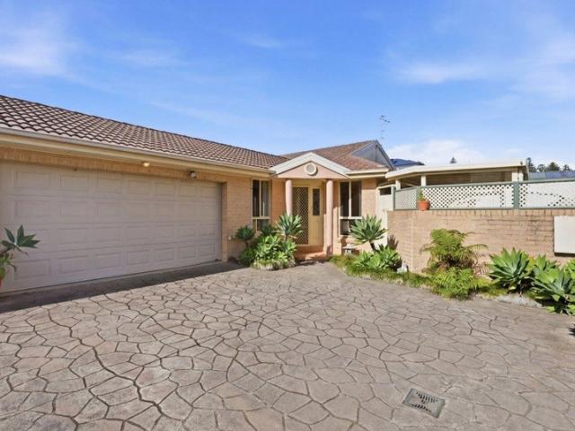 Effortless Coastal Living in an Enviable Lifestyle Location