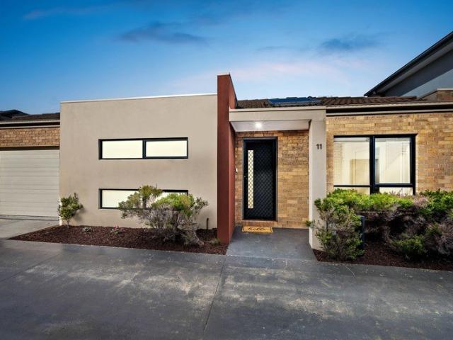 Effortless Coastal Living in Prime Safety Beach