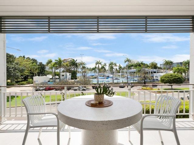 Effortless Coastal Living, Steps from the Shoreline