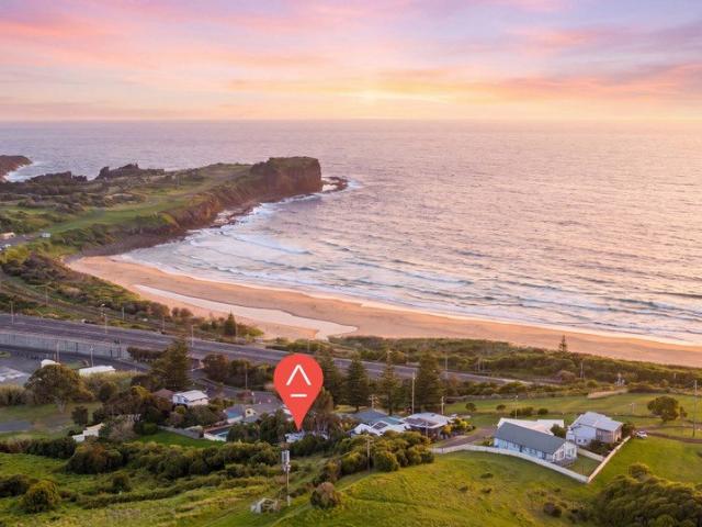 Effortless Coastal Living Sun Drenched, Modern & Moments From Bombo Beach