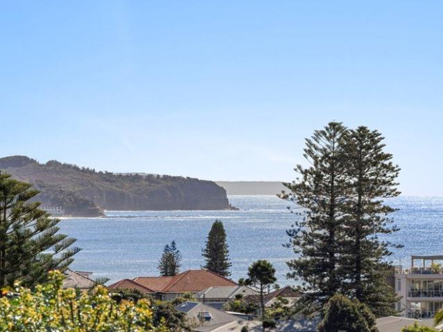 Effortless Coastal Living with Sparkling Ocean Vistas