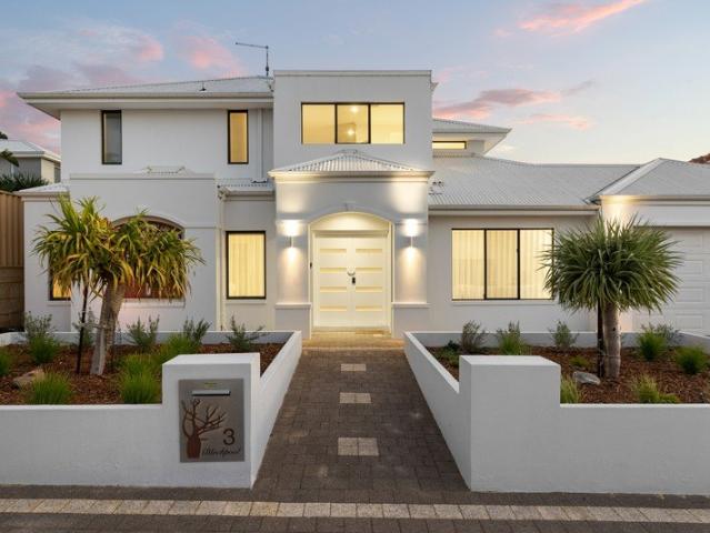 COASTAL LIVING WITH SPACE TO ENTERTAIN AND OCEAN VIEWS TO ENJOY