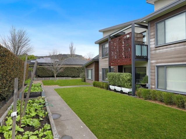 Effortless Contemporary Living in a Convenient Location