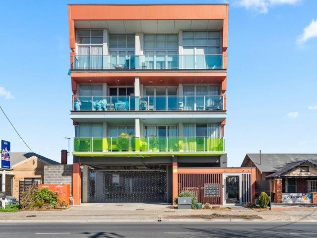 Effortless Contemporary Living Near The City