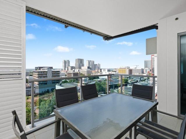 Effortless executive pad in outstanding location!