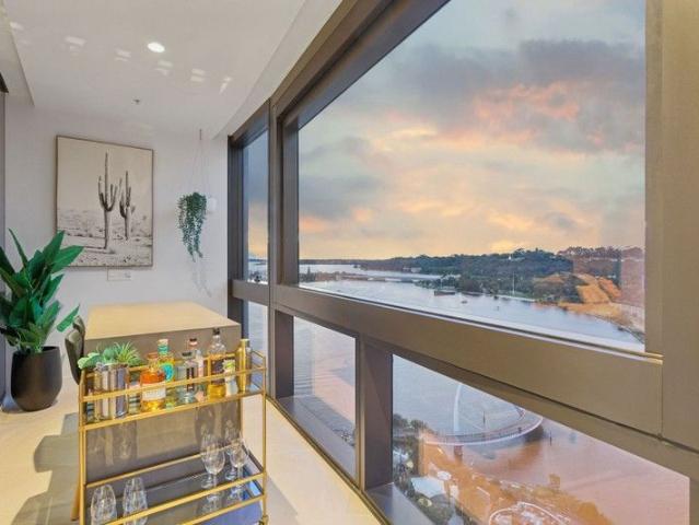 Effortless Elegance and Unbeatable Views
