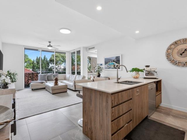 EFFORTLESS ELEGANCE IN A PRIME SOUTHPORT ADDRESS