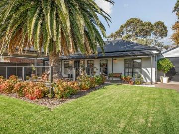 Effortless Elegance in an Unbeatable Seaside Location