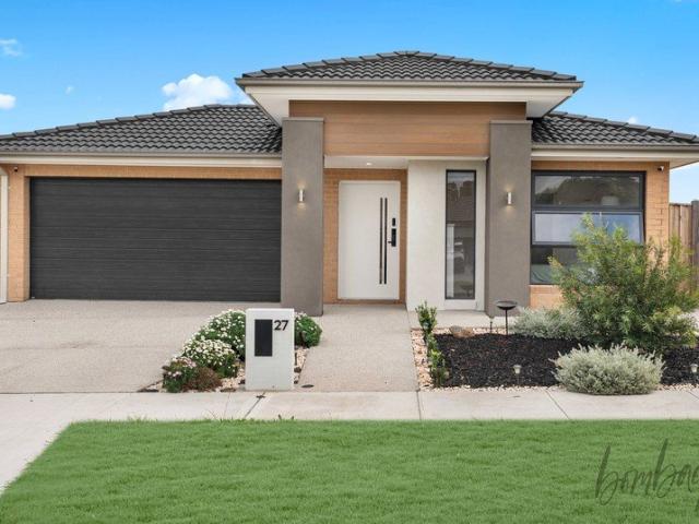 Effortless Elegance With Multiple Livings & 440sqm Land