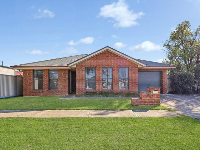 Effortless Family Living in a Convenient Mudgee Location