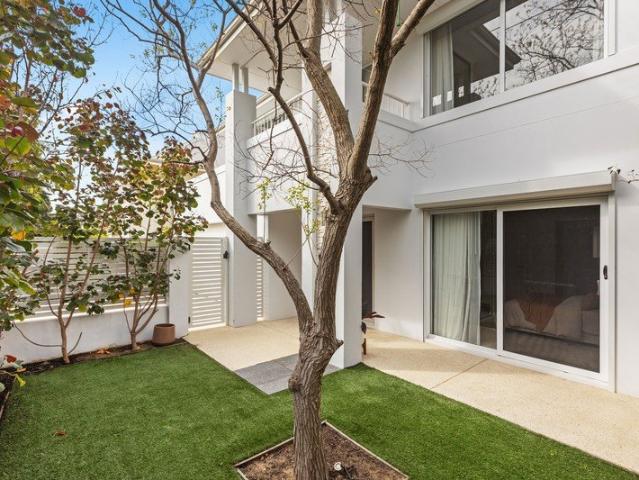 EFFORTLESS FAMILY LIVING IN A COVETED CLAREMONT SETTING