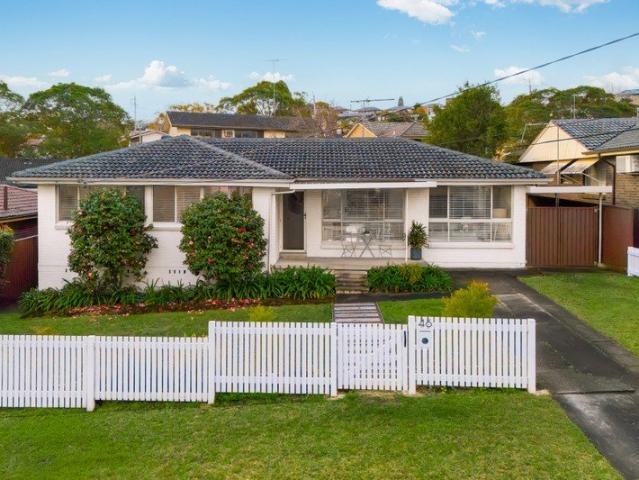 Effortless Family Living in a Peaceful Parkside Setting