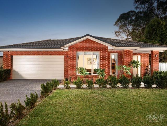 EFFORTLESS FAMILY LIVING IN A PRIME EAST ALBURY SETTING