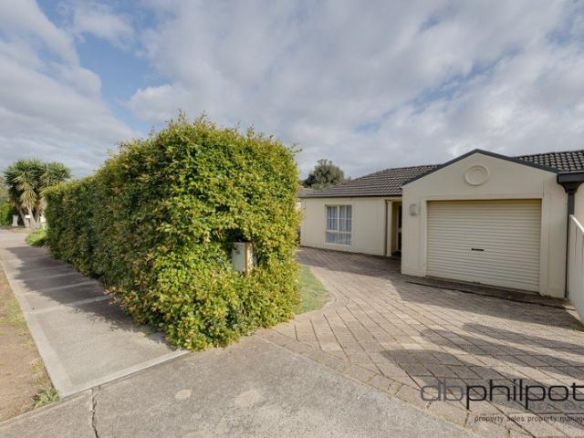 Effortless Family Living in Seacombe Gardens!