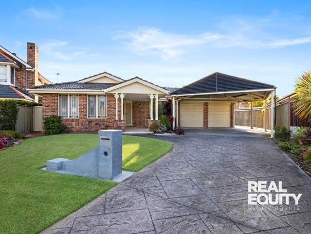 Effortless Family Living With A Desirable Lakeside Location