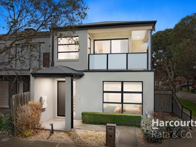 Effortless Family Living with Parkland Views