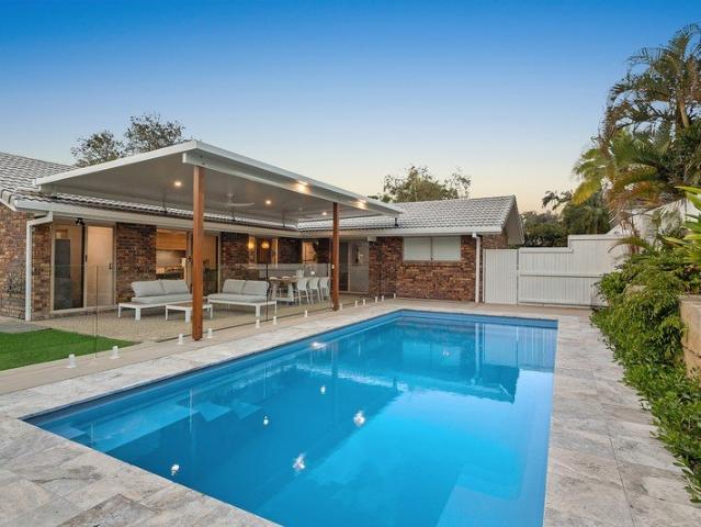 Effortless Family Retreat Made for Entertaining