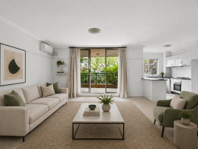 Effortless Ground Floor Living in Ultra Convenient Location!