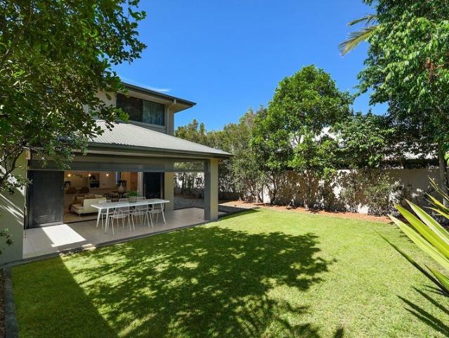 Effortless Indoor Outdoor Living in a Handy Robina Location