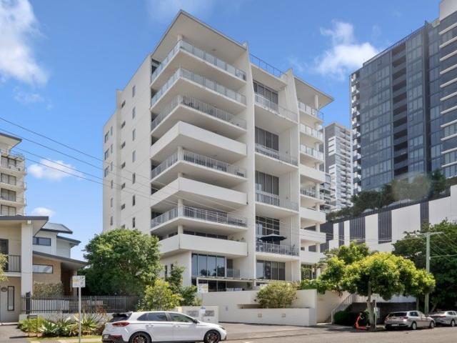 Effortless Inner City Living in the Heart of Milton