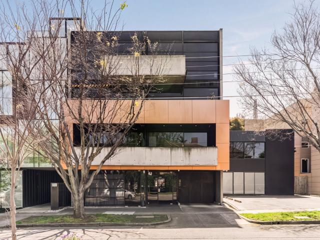Effortless Inner City Living with a Stunning City Outlook