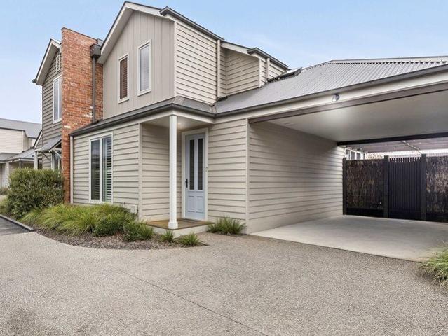 Effortless Luxe Townhouse in the Heart of Mansfield