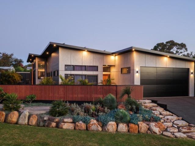 EFFORTLESS, LUXURIOUS & ECONOMICAL COASTAL SANCTUARY