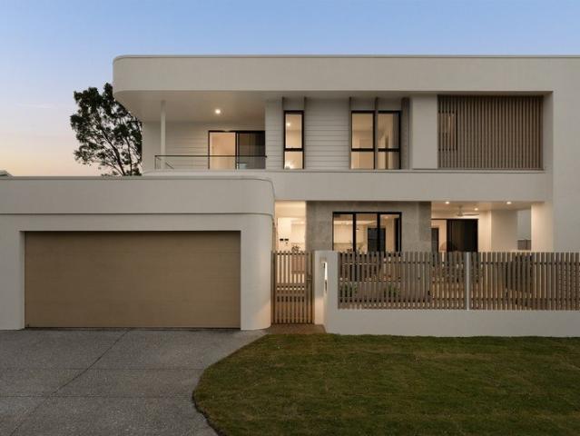 NO BODY CORP BRAND NEW SPACIOUS HOME WITH POOL