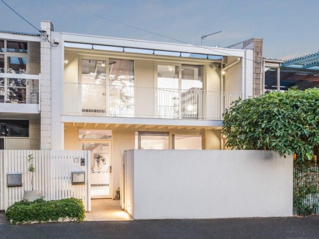 Effortless Luxury in a Blue Chip Bayside Setting