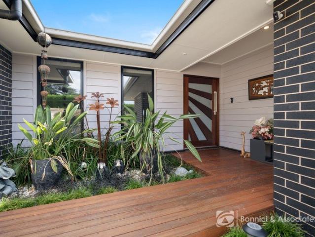 EFFORTLESS LIVING WITH MINERAL POOL AND SUNSET VIEWS
