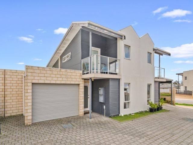 Effortless living with parkland views