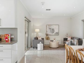 Effortless Living Between the City and the Coast